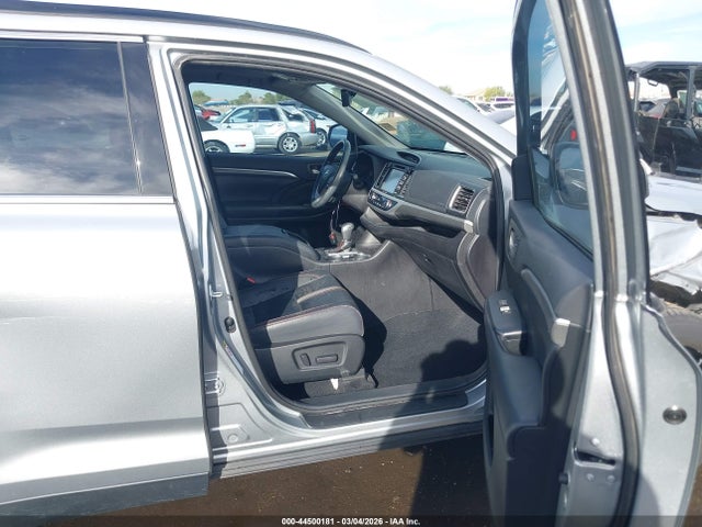 5TDKZRFH7KS333974 Toyota Highlander Se