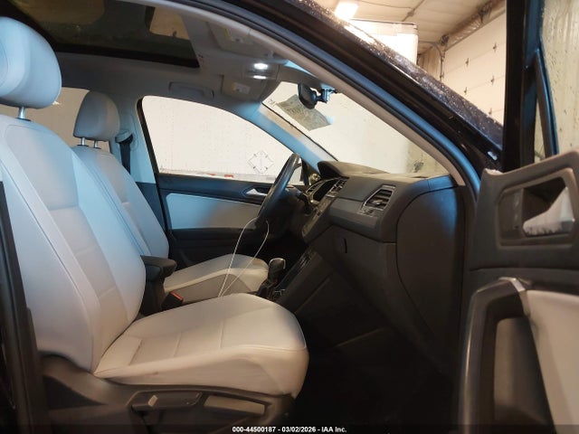 44500187 :رقم المزاد ، 3VV2B7AX5MM061176 vin ، 2021 Volkswagen Tiguan 2.0t Se/2.0t Se R-line Black/2.0t Sel مزاد بيع