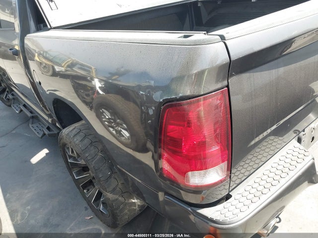 3C6RR7KT1HG523782 RAM 1500 Express 4x4 5&#039;7 Box