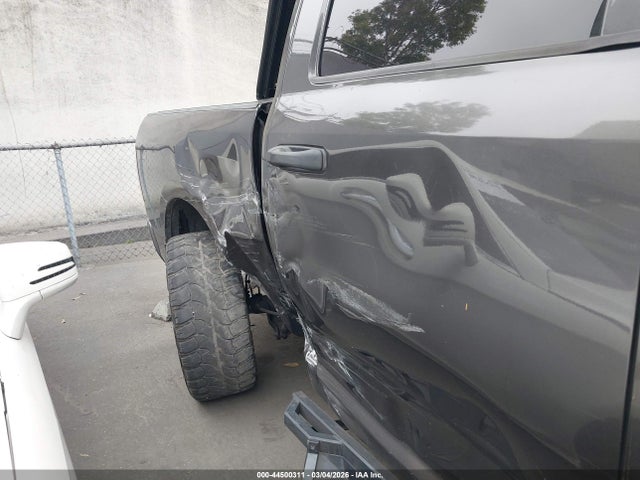 3C6RR7KT1HG523782 RAM 1500 Express 4x4 5&#039;7 Box