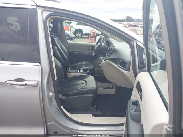 44500350 :رقم المزاد ، 2C4RC1DG0LR163978 vin ، 2020 Chrysler Voyager Lxi مزاد بيع