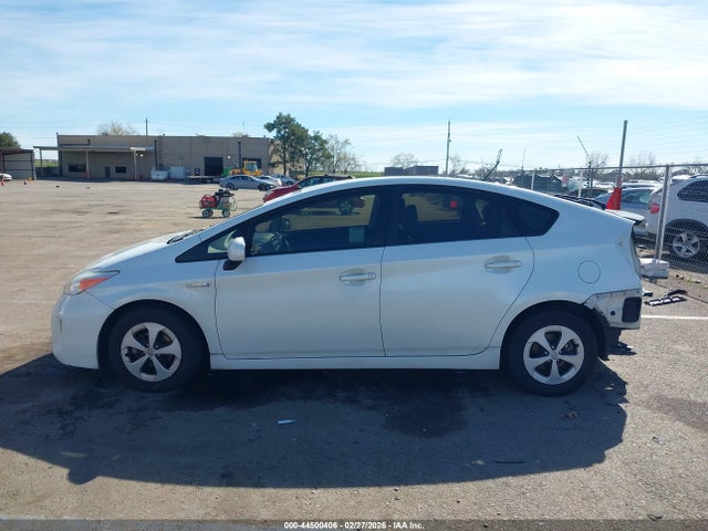 Toyota Prius Two 2015 JTDKN3DU6F1986436 Image 14