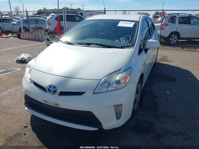 Toyota Prius Two 2015 JTDKN3DU6F1986436 Image 2