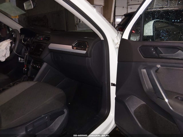 44500480 :رقم المزاد ، 3VV0B7AX2JM121241 vin ، 2018 Volkswagen Tiguan 2.0t S مزاد بيع