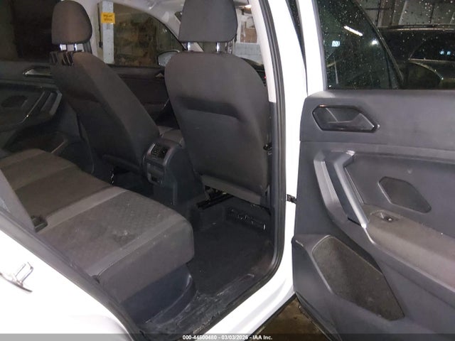 44500480 :رقم المزاد ، 3VV0B7AX2JM121241 vin ، 2018 Volkswagen Tiguan 2.0t S مزاد بيع