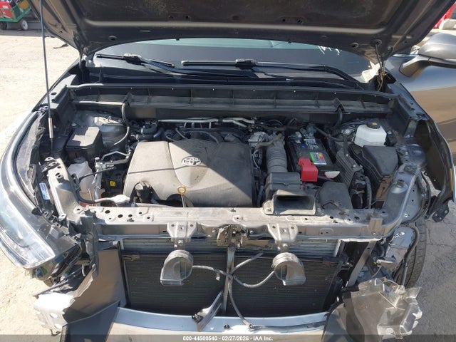 5TDGZRBH2NS567455 Toyota Highlander Xle