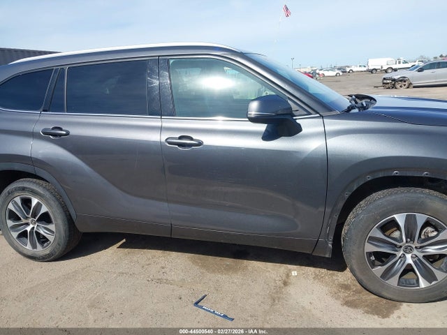 5TDGZRBH2NS567455 Toyota Highlander Xle