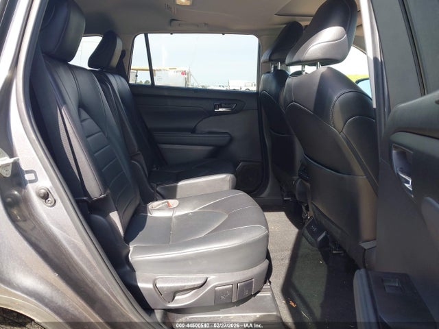 5TDGZRBH2NS567455 Toyota Highlander Xle