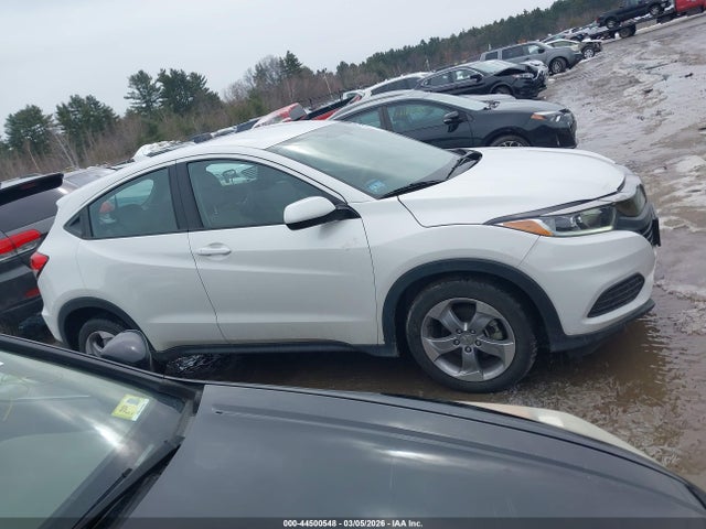 3CZRU6H38NM770765 Honda Hr-v Awd Lx