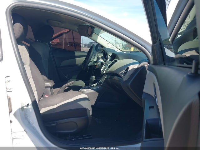 1G1PA5SG8E7427095 Chevrolet Cruze Ls Auto