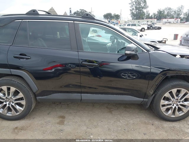 2T3C1RFV7NW226119 Toyota Rav4 Xle Premium