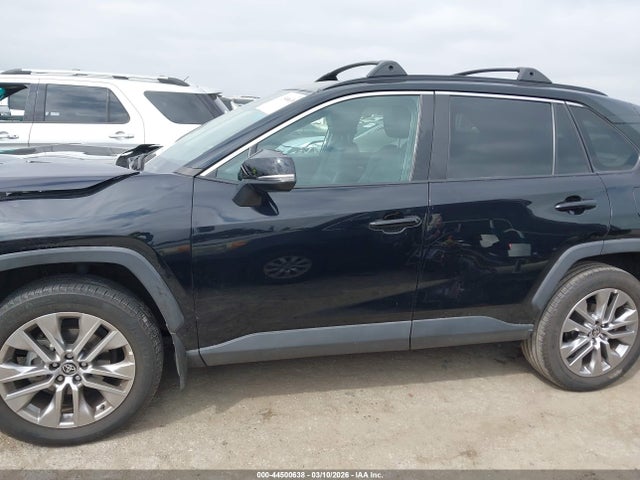 2T3C1RFV7NW226119 Toyota Rav4 Xle Premium