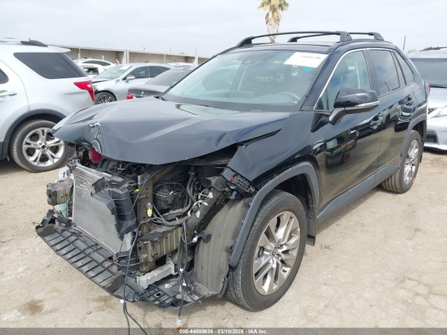 2T3C1RFV7NW226119 Toyota Rav4 Xle Premium