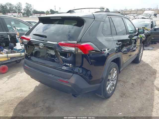 2T3C1RFV7NW226119 Toyota Rav4 Xle Premium