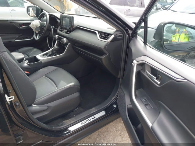2T3C1RFV7NW226119 Toyota Rav4 Xle Premium