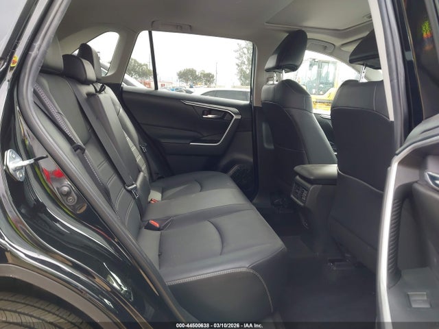 2T3C1RFV7NW226119 Toyota Rav4 Xle Premium