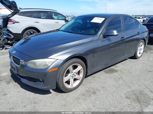 BMW 320i 2015 WBA3B1C56FK138530 Image 2