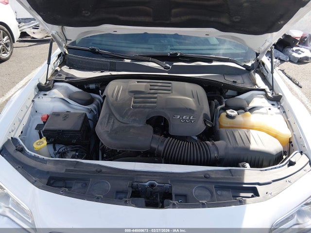 44500673 :رقم المزاد ، 2C3CCAEG9HH645631 vin ، 2017 Chrysler 300c مزاد بيع