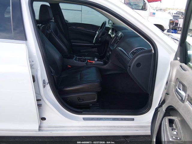 44500673 :رقم المزاد ، 2C3CCAEG9HH645631 vin ، 2017 Chrysler 300c مزاد بيع