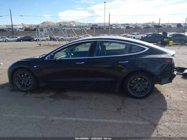 Tesla Model 3 Long Range/performance 2018 5YJ3E1EB6JF077148 Image 14