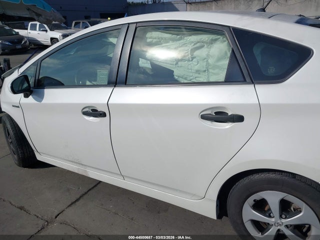 Toyota Prius Two 2014 JTDKN3DU9E1776461 Image 15