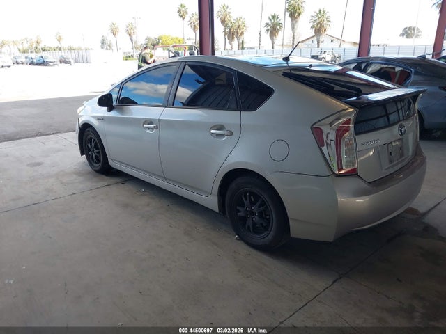 2015 TOYOTA PRIUS JTDKN3DU4F0408227 Photo 2