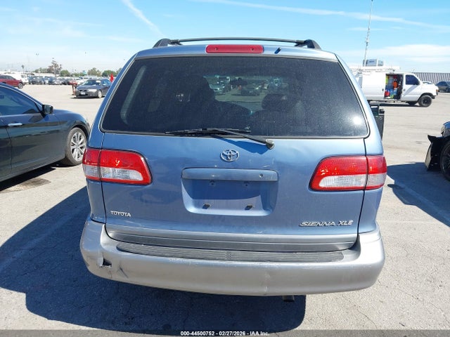 Продажа на аукционе авто 2002 Toyota Sienna Xle, vin: 4T3ZF13C42U451478, номер лота: 44500752
