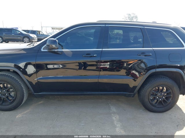 1C4RJEAG5JC450997 Jeep Grand Cherokee Laredo 4x2