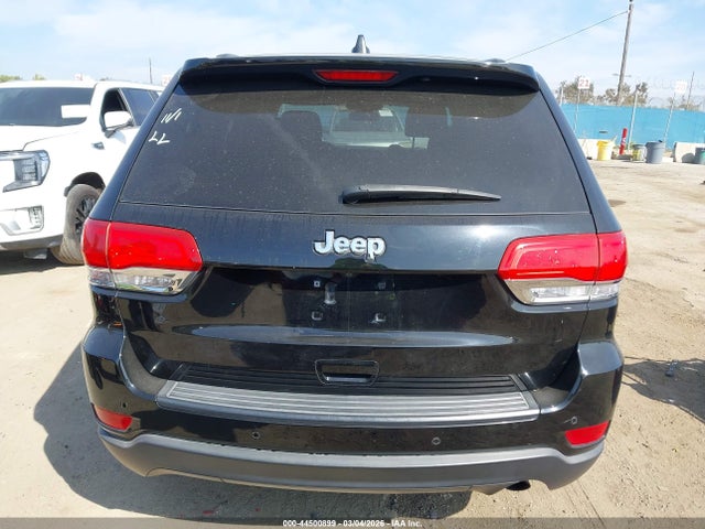 1C4RJEAG5JC450997 Jeep Grand Cherokee Laredo 4x2