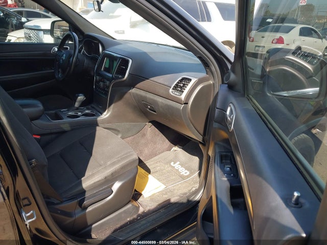 1C4RJEAG5JC450997 Jeep Grand Cherokee Laredo 4x2