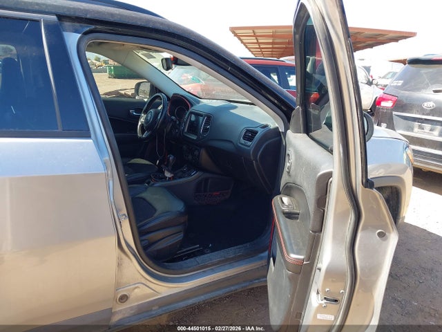 3C4NJDDB2LT214517 Jeep Compass Trailhawk 4x4