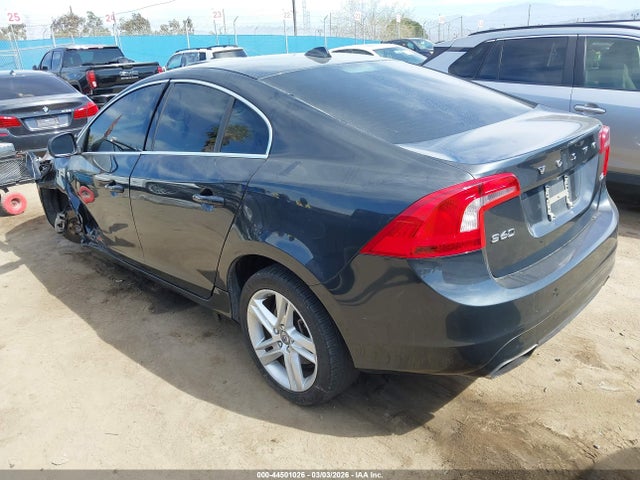 2015 VOLVO S60 YV126MFB0F2301236 Photo 2
