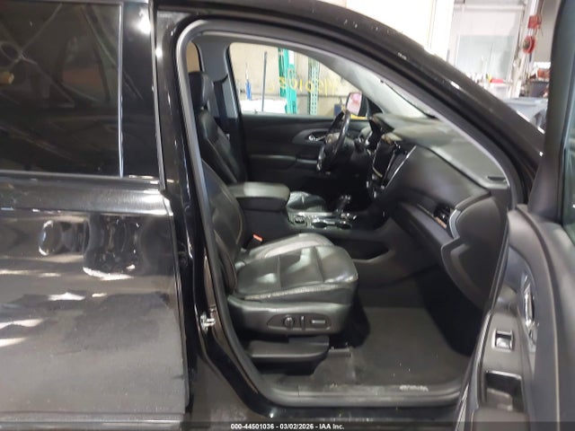 1GNEVJKW4JJ221263 Chevrolet Traverse Premier