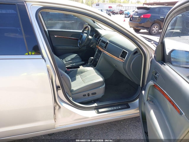 2010 LINCOLN MKZ 3LNHL2GC4AR627853 Photo 4