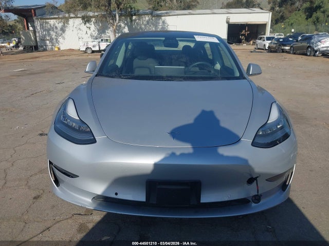 44501210 :رقم المزاد ، 5YJ3E1EA9JF020191 vin ، 2018 Tesla Model 3 Long Range/mid Range مزاد بيع