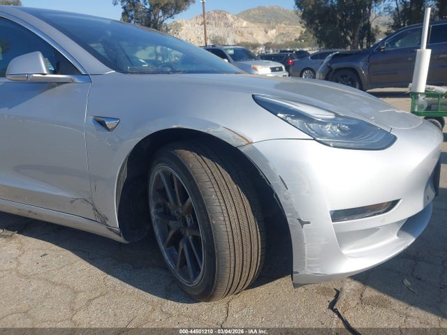 44501210 :رقم المزاد ، 5YJ3E1EA9JF020191 vin ، 2018 Tesla Model 3 Long Range/mid Range مزاد بيع