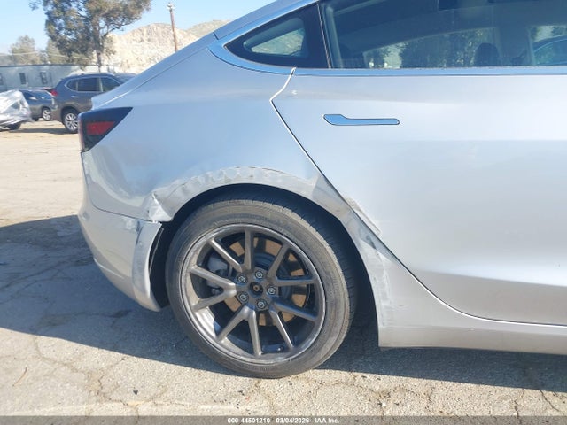 44501210 :رقم المزاد ، 5YJ3E1EA9JF020191 vin ، 2018 Tesla Model 3 Long Range/mid Range مزاد بيع