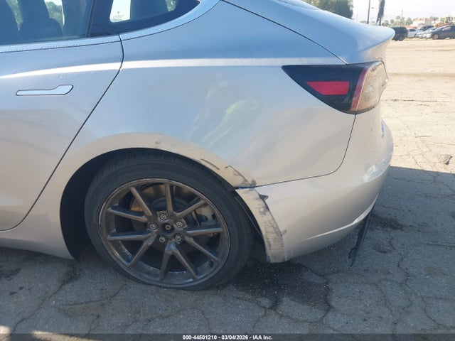 44501210 :رقم المزاد ، 5YJ3E1EA9JF020191 vin ، 2018 Tesla Model 3 Long Range/mid Range مزاد بيع
