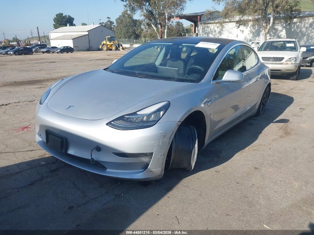 44501210 :رقم المزاد ، 5YJ3E1EA9JF020191 vin ، 2018 Tesla Model 3 Long Range/mid Range مزاد بيع