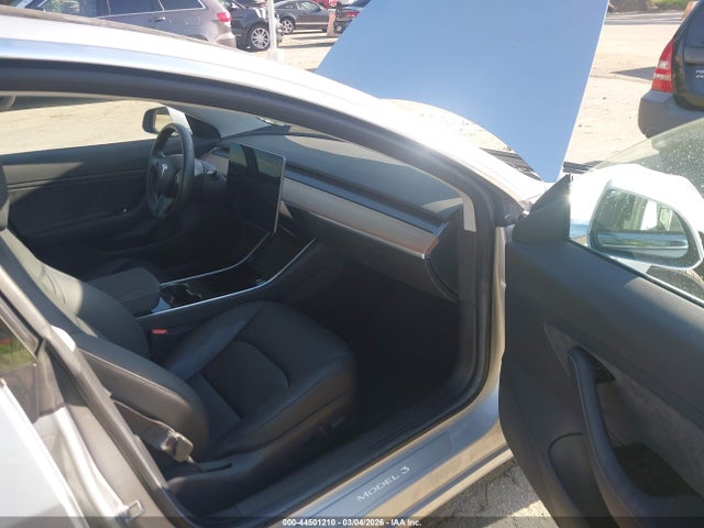 44501210 :رقم المزاد ، 5YJ3E1EA9JF020191 vin ، 2018 Tesla Model 3 Long Range/mid Range مزاد بيع