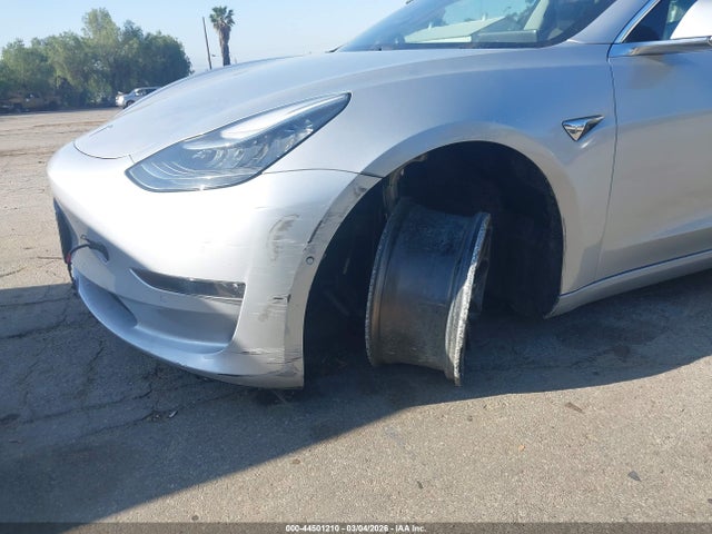44501210 :رقم المزاد ، 5YJ3E1EA9JF020191 vin ، 2018 Tesla Model 3 Long Range/mid Range مزاد بيع