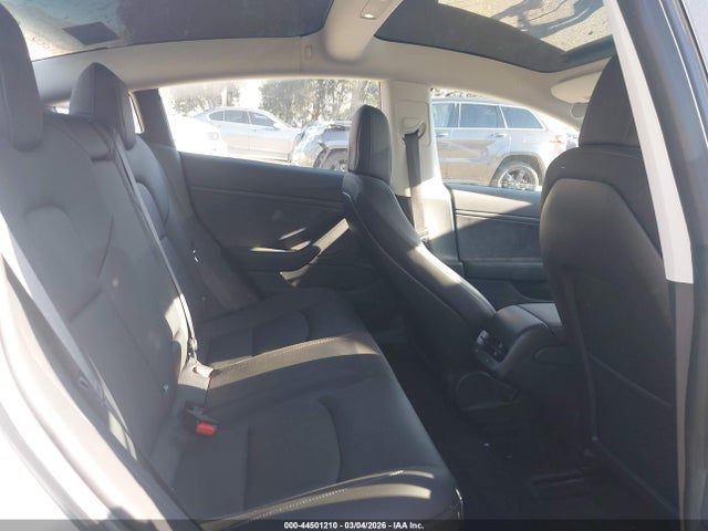 44501210 :رقم المزاد ، 5YJ3E1EA9JF020191 vin ، 2018 Tesla Model 3 Long Range/mid Range مزاد بيع