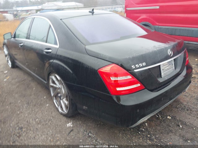2011 MERCEDES-BENZ S 550 WDDNG7BB6BA387102 Photo 2