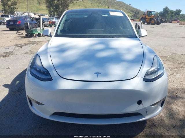 5YJYGDED4MF122630 Tesla Model Y Standard Range Rear-wheel Drive