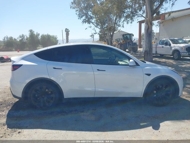 5YJYGDED4MF122630 Tesla Model Y Standard Range Rear-wheel Drive
