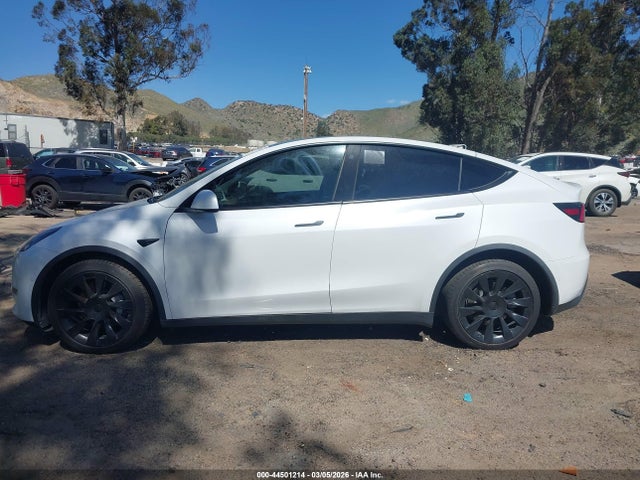 5YJYGDED4MF122630 Tesla Model Y Standard Range Rear-wheel Drive