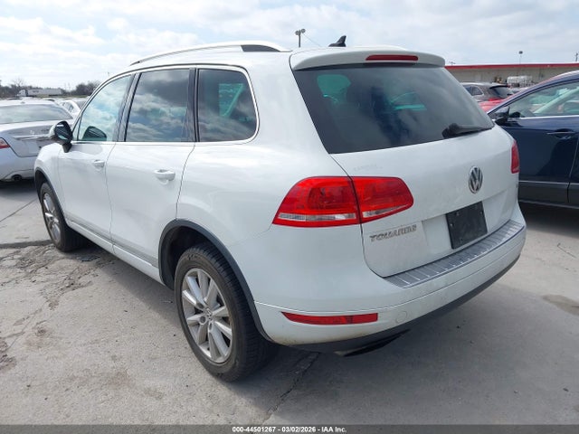 2013 VOLKSWAGEN TOUAREG WVGEF9BP6DD009489 Photo 2