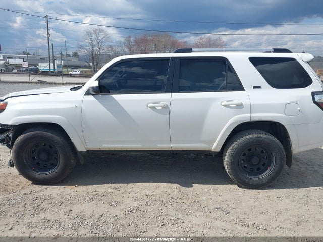 JTEEU5JR5N5251946 Toyota 4RUNNER SR5