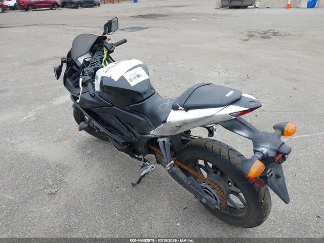 2021 YAMAHA YZFR3 MH3RH18Y3MK008248 Photo 2
