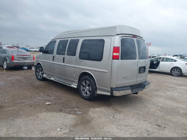 44502096 :رقم المزاد ، 1GDFH15T051149243 vin ، 2005 Gmc Savana Upfitter مزاد بيع